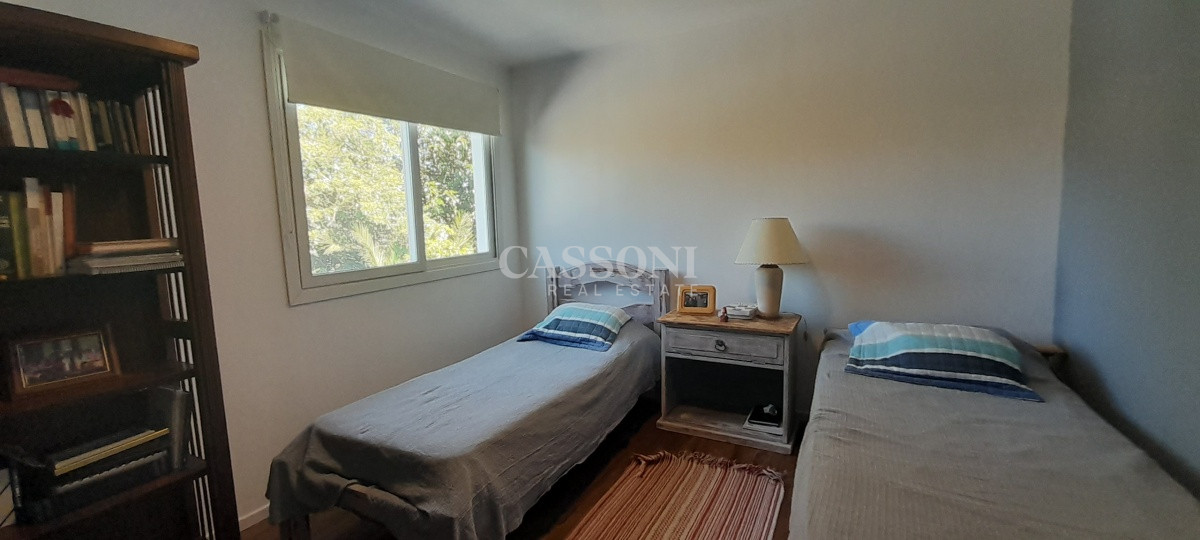 Casa ID.936 - Casa de 5 Dormitorios en Zona Colegios 