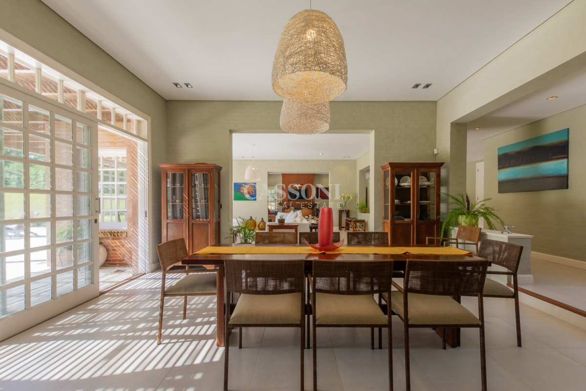 Casa ID.352 - Venta, Residencia en barrio Lugano, 9 Dormitorios