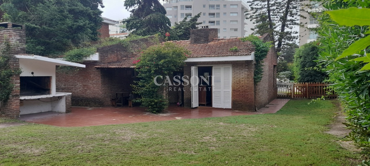 Casa ID.879 - Venta Casa de 3 Dormitorios, A pasos de Playa Brava 