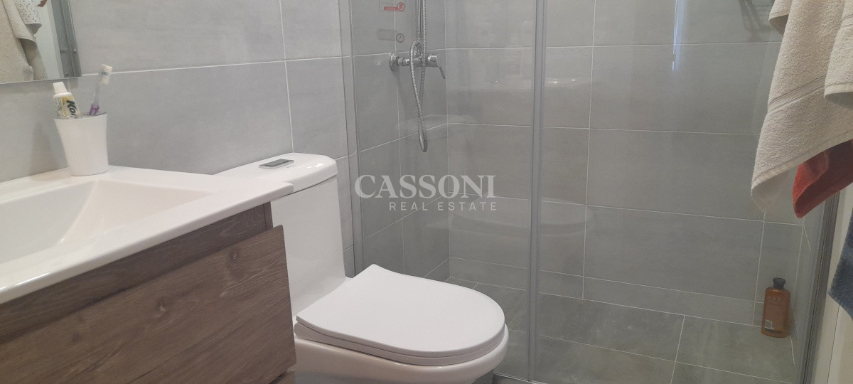 Casa ID.936 - Casa de 5 Dormitorios en Zona Colegios 