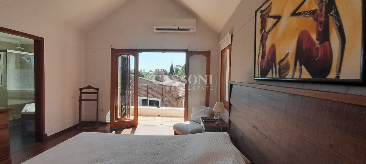 Casa ID.936 - Casa de 5 Dormitorios en Zona Colegios 