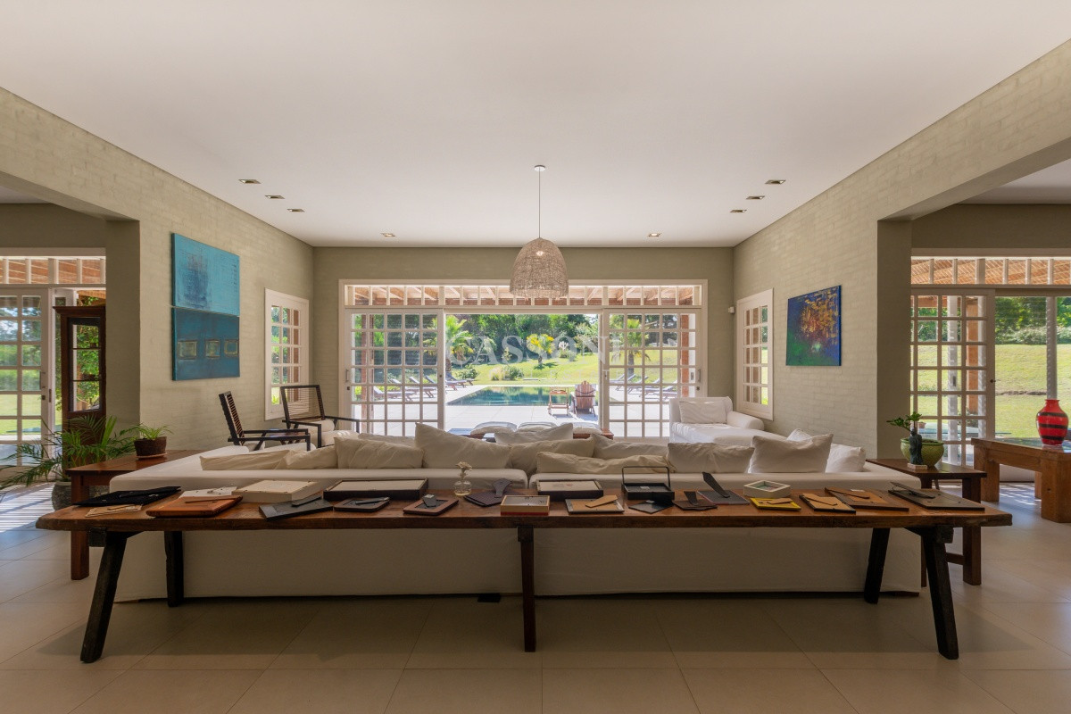 Casa ID.352 - Venta, Residencia en barrio Lugano, 9 Dormitorios