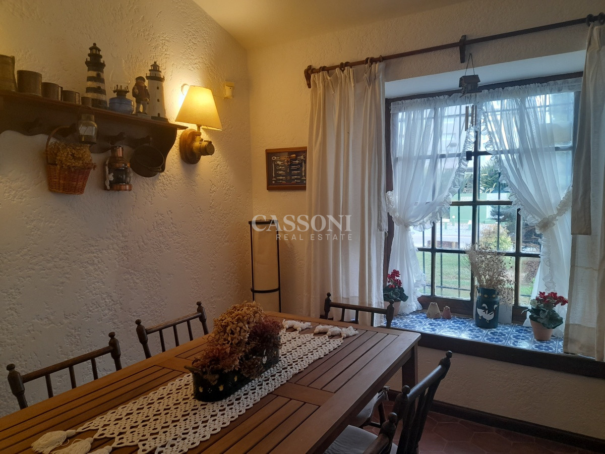 Casa ID.879 - Venta Casa de 3 Dormitorios, A pasos de Playa Brava 