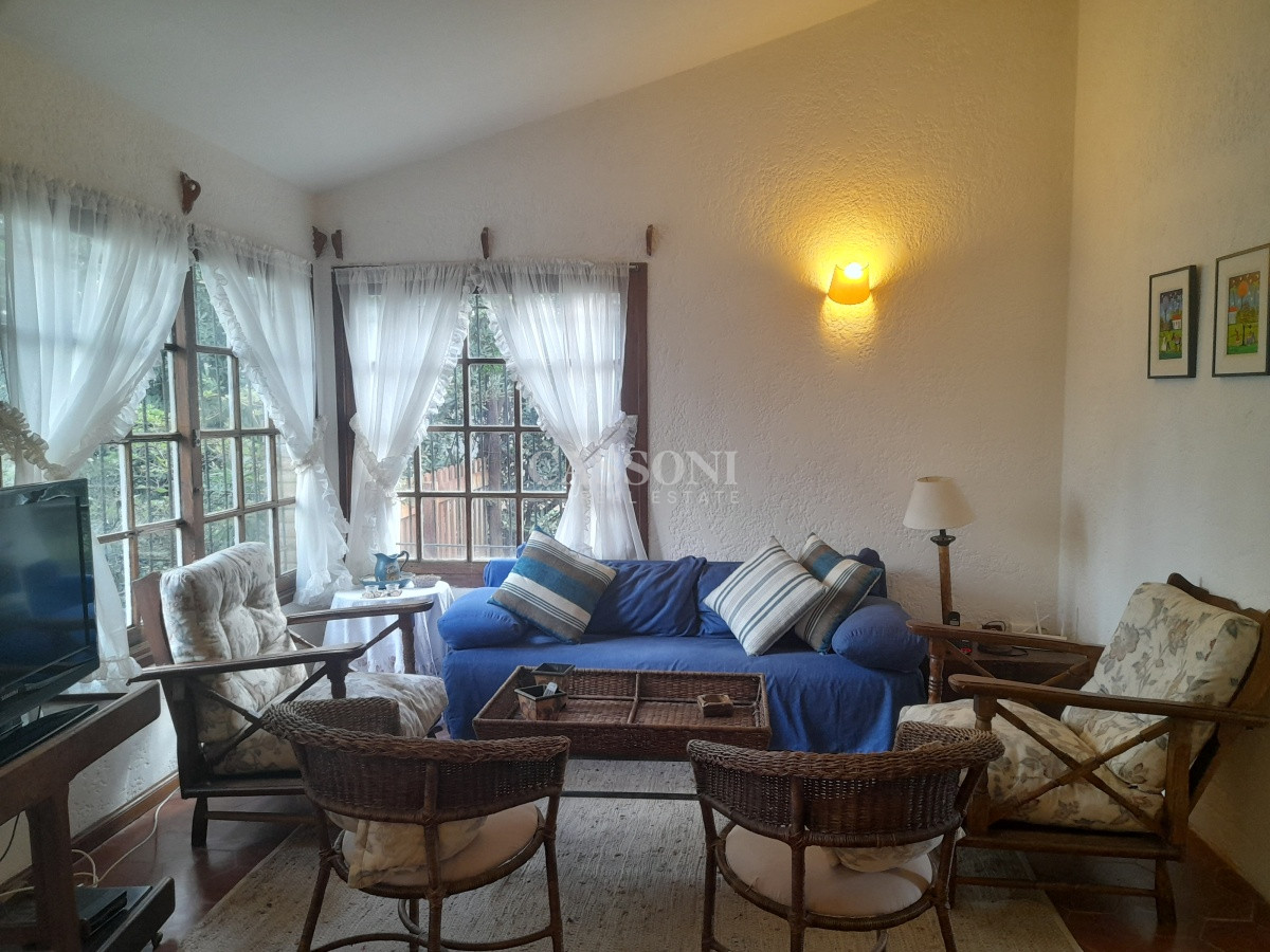 Casa ID.879 - Venta Casa de 3 Dormitorios, A pasos de Playa Brava 