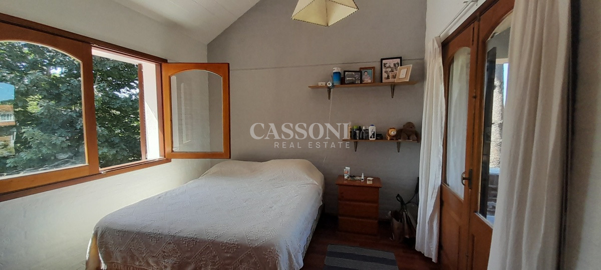 Casa ID.936 - Casa de 5 Dormitorios en Zona Colegios 