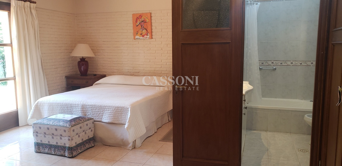 Casa ID.1783 - Venta Casa en Manzana Entera, Proyecto Aprobado para Edificio