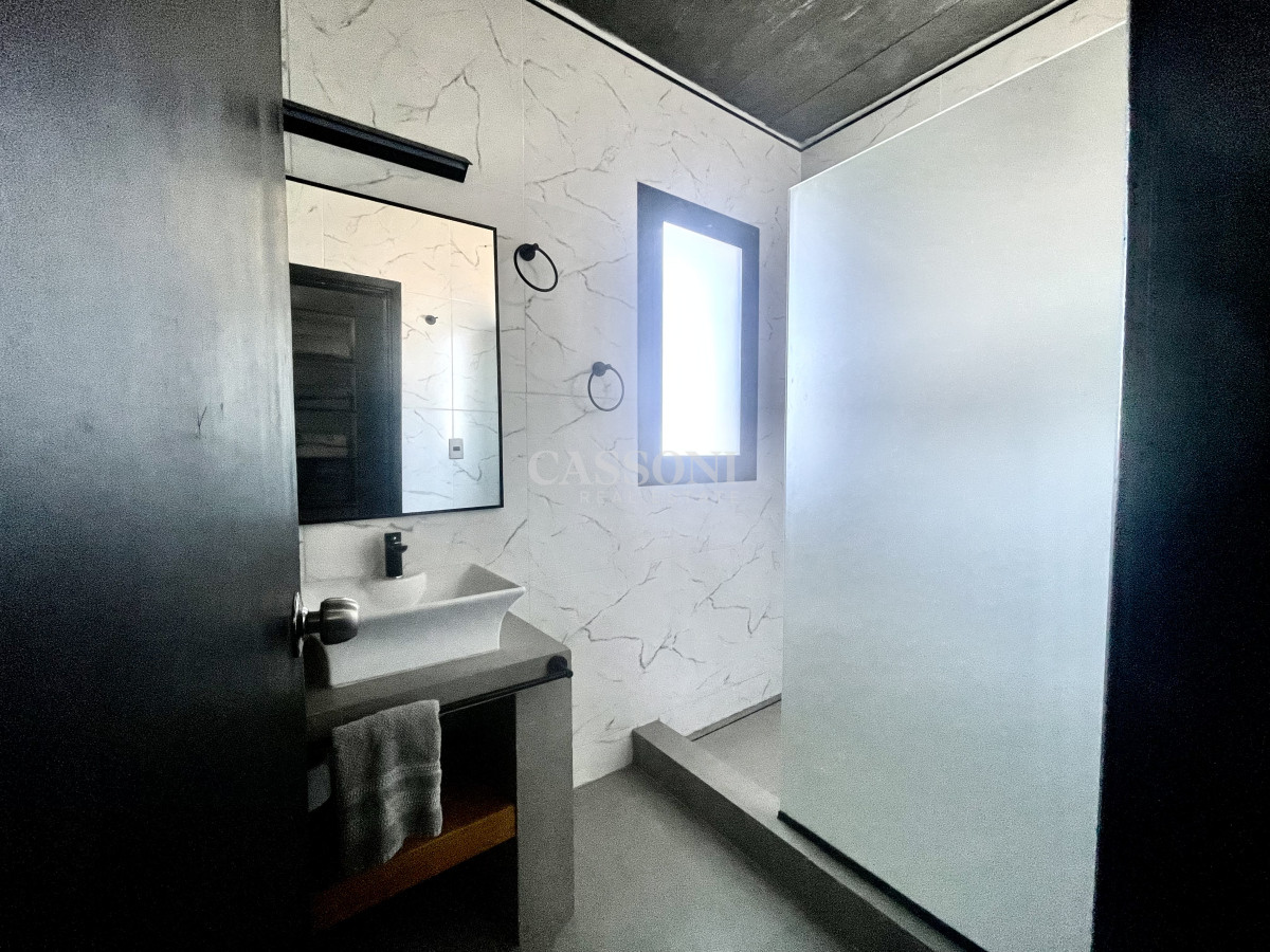 Casa ID.4995 - Alquiler  primera linea de montoya