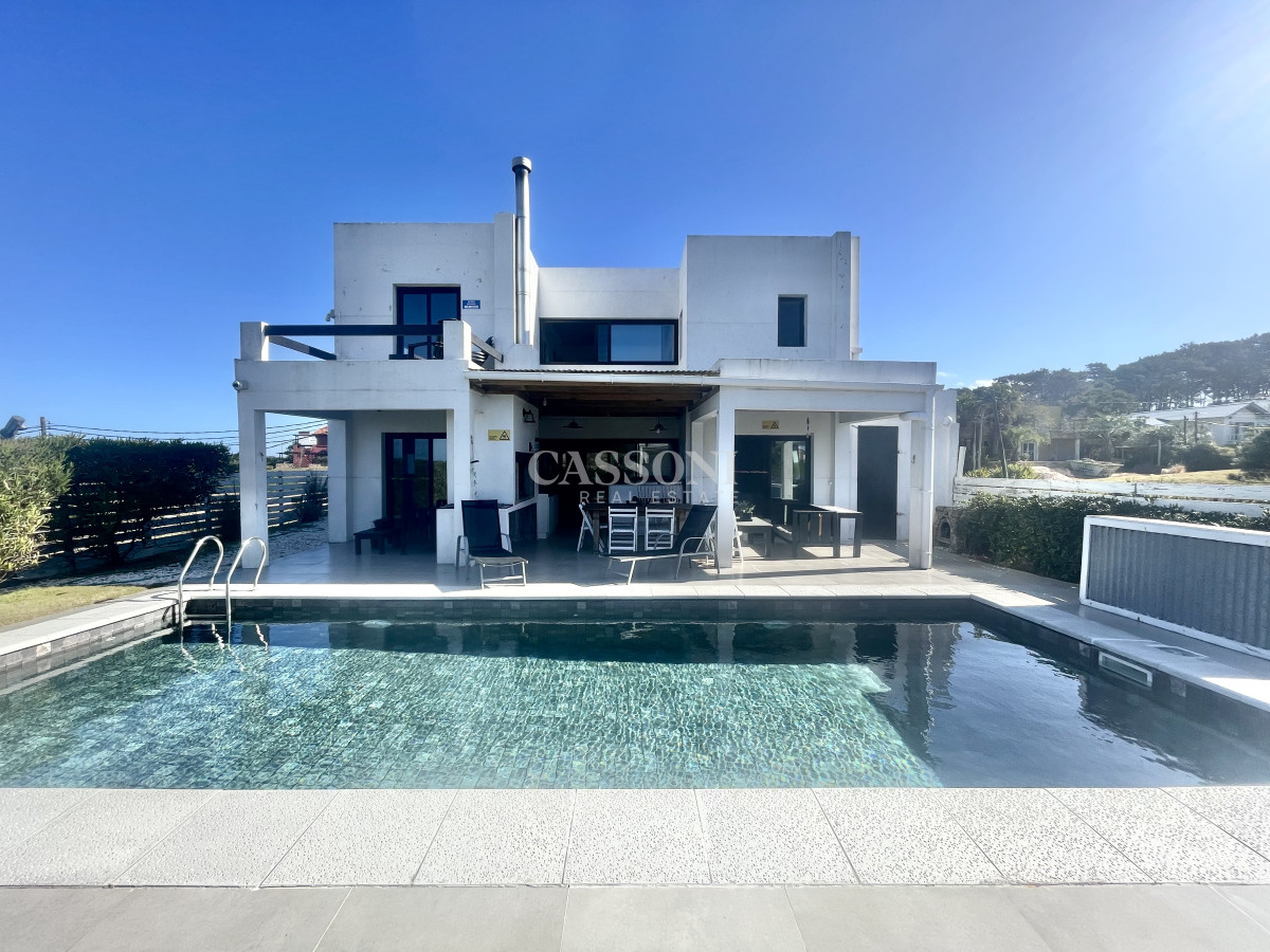 Casa ID.4995 - Alquiler  primera linea de montoya