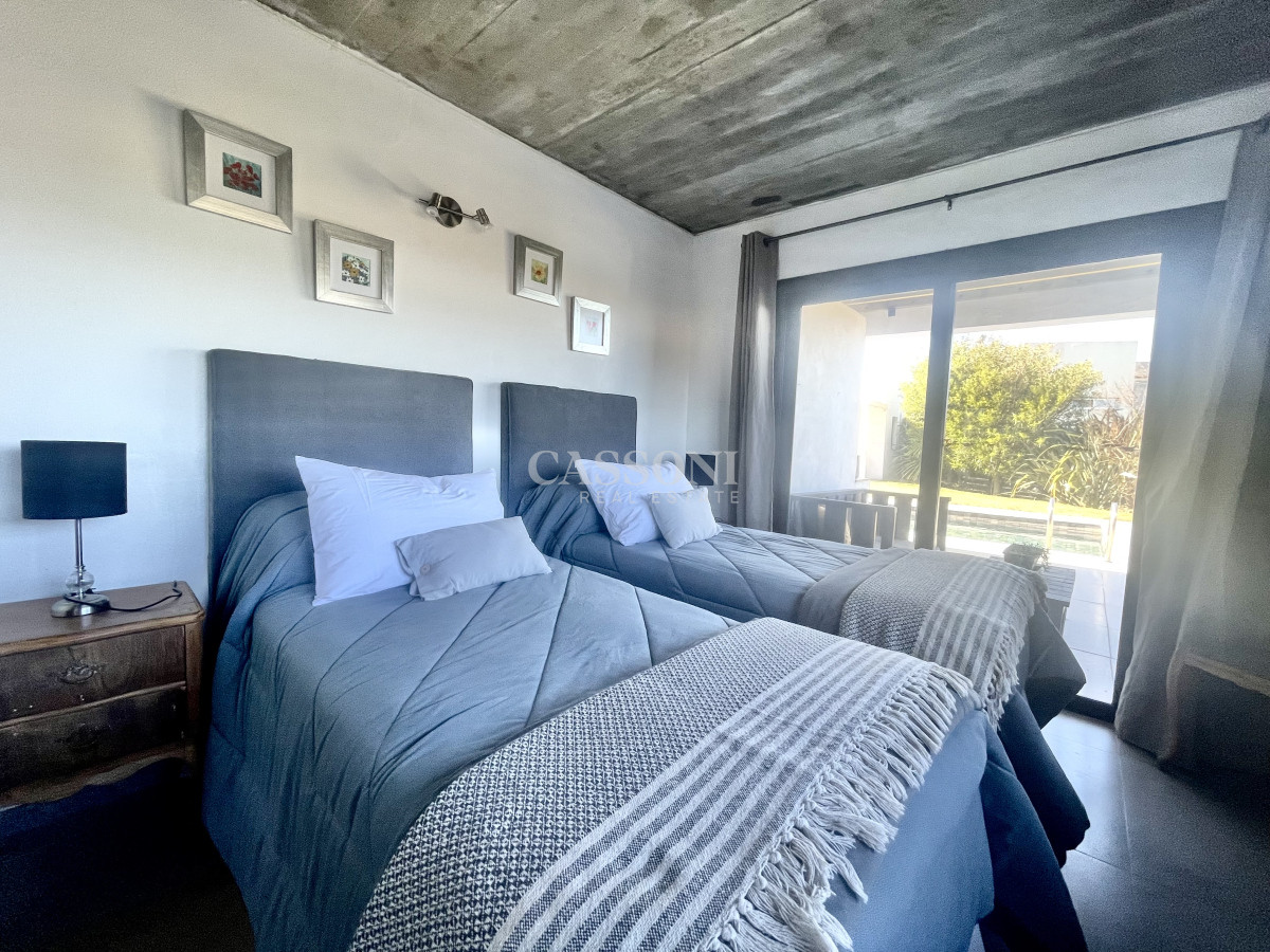 Casa ID.4995 - Alquiler  primera linea de montoya