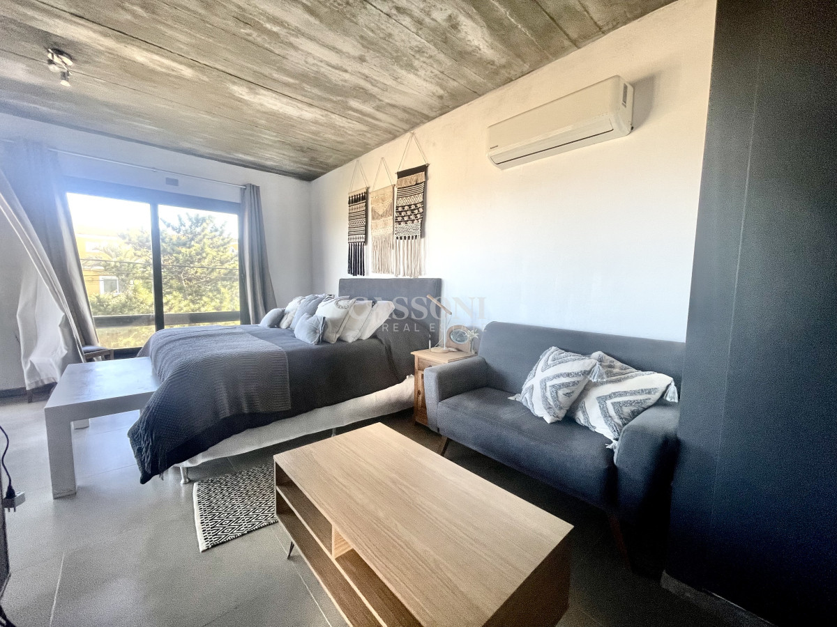 Casa ID.4995 - Alquiler  primera linea de montoya