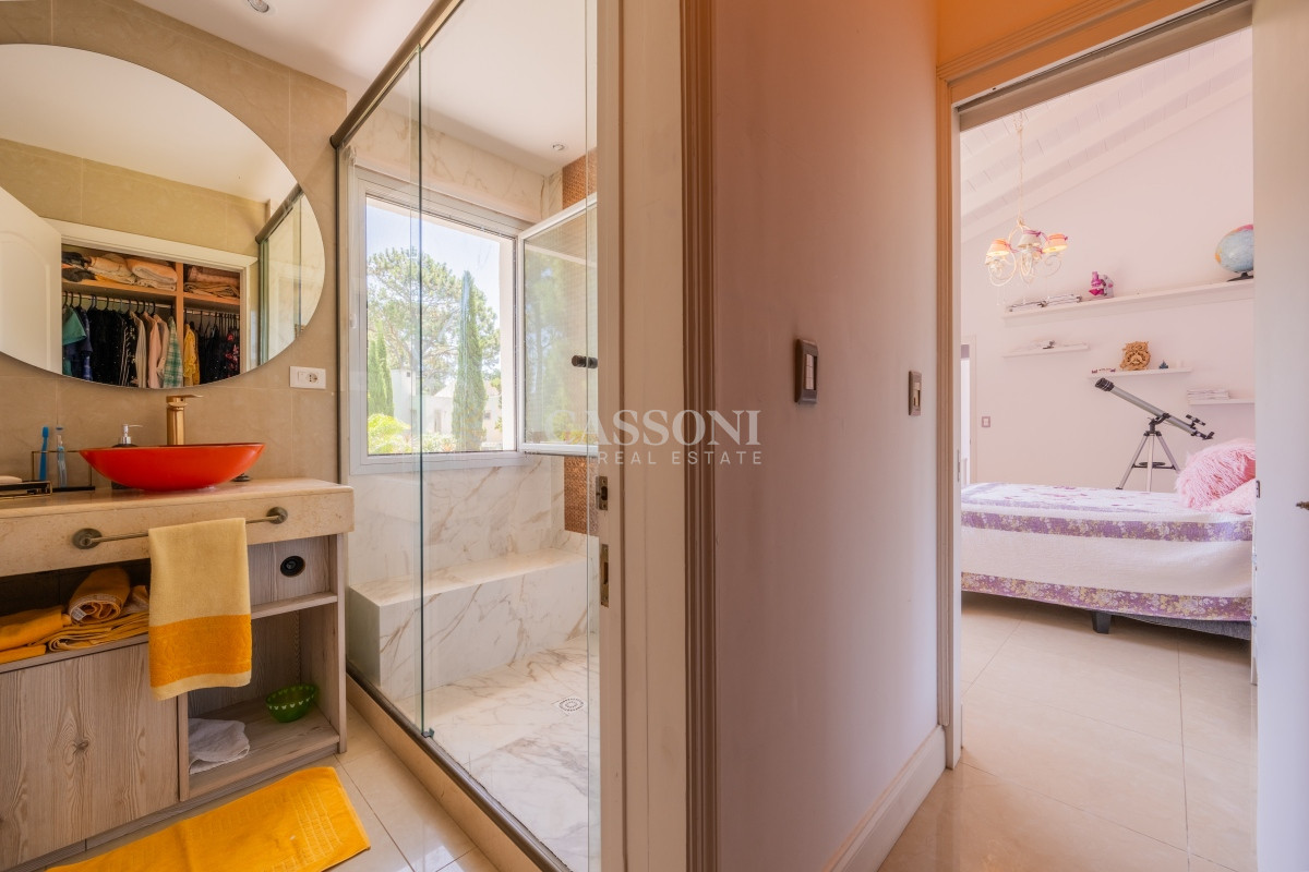 Casa ID.78 - Venta, Espectacular Residencia en Barrio Privado, La Arbolada  