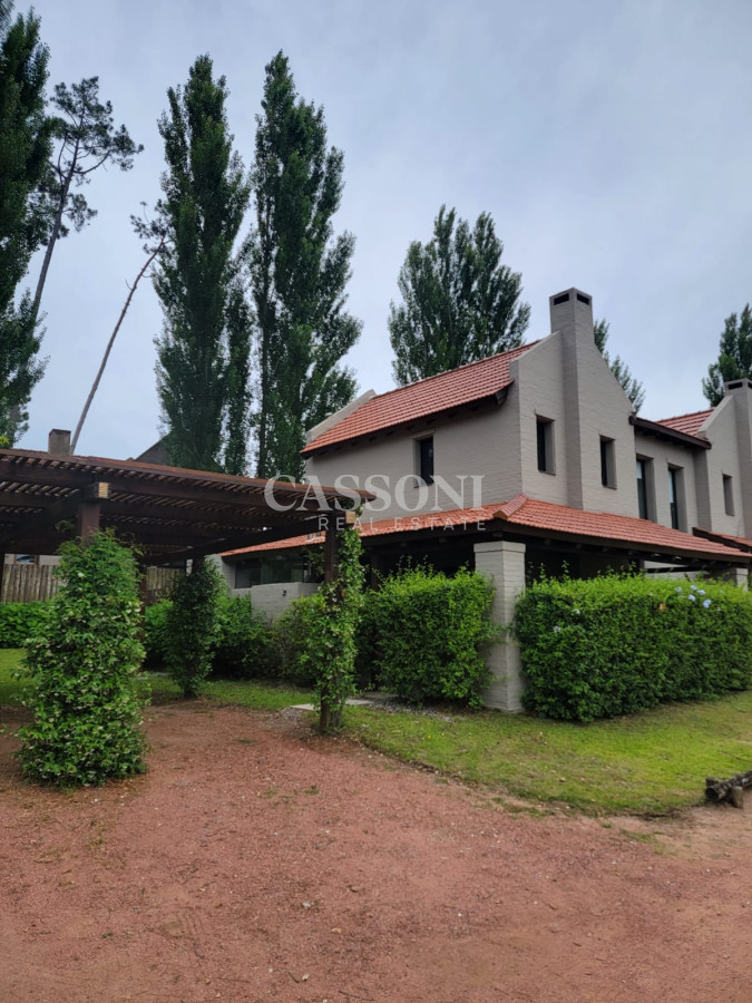 Casa ID.997 - Venta Casa Duplex 2 Dormitorios en Barrio Privado