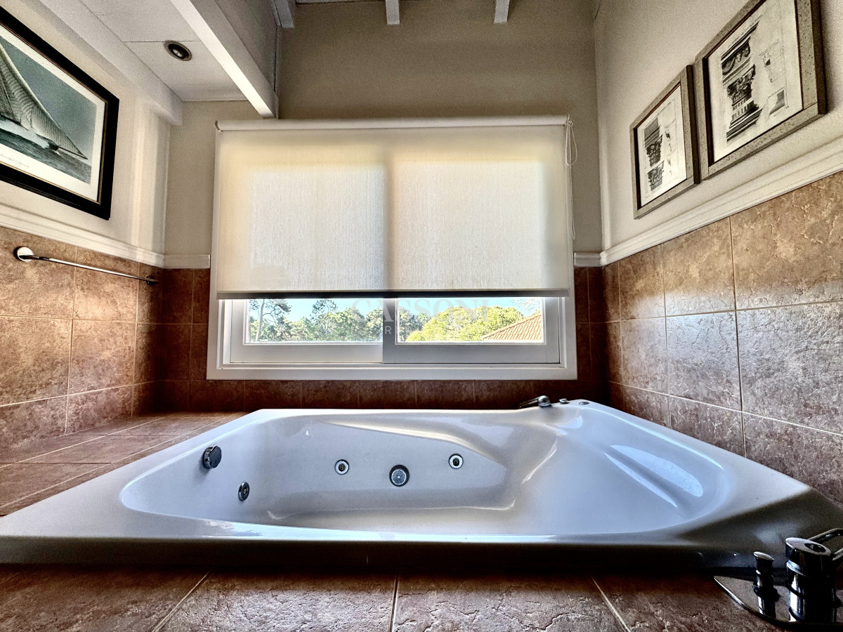 Casa ID.5010 - Residencia clásica con encanto colonial frente al golf