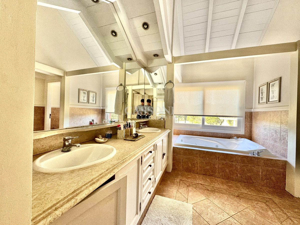 Casa ID.5010 - Residencia clásica con encanto colonial frente al golf