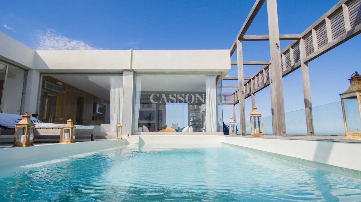 Casa ID.4953 - Una joya arquitectónica sobre el mar.
