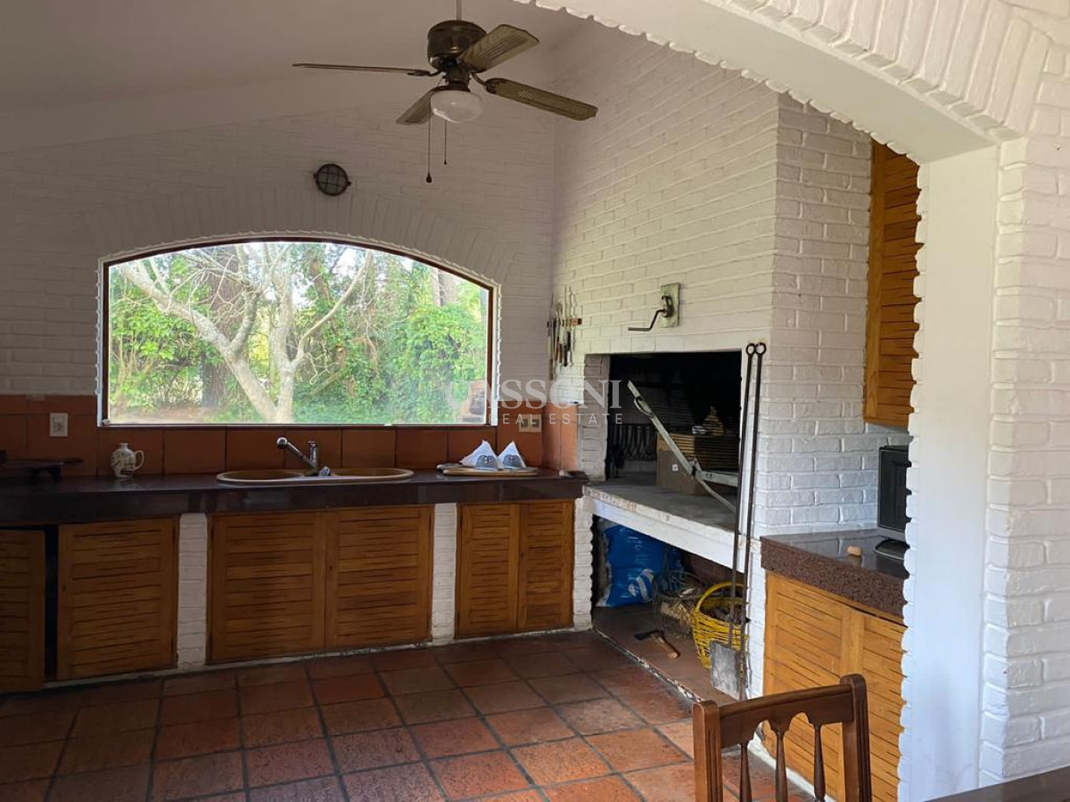 Casa ID.1260 - Casa 5 Dormitorios en Cantegril, Piscina, A metros de Playa Mansa 