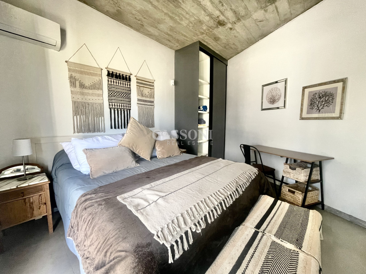 Casa ID.4995 - Alquiler  primera linea de montoya