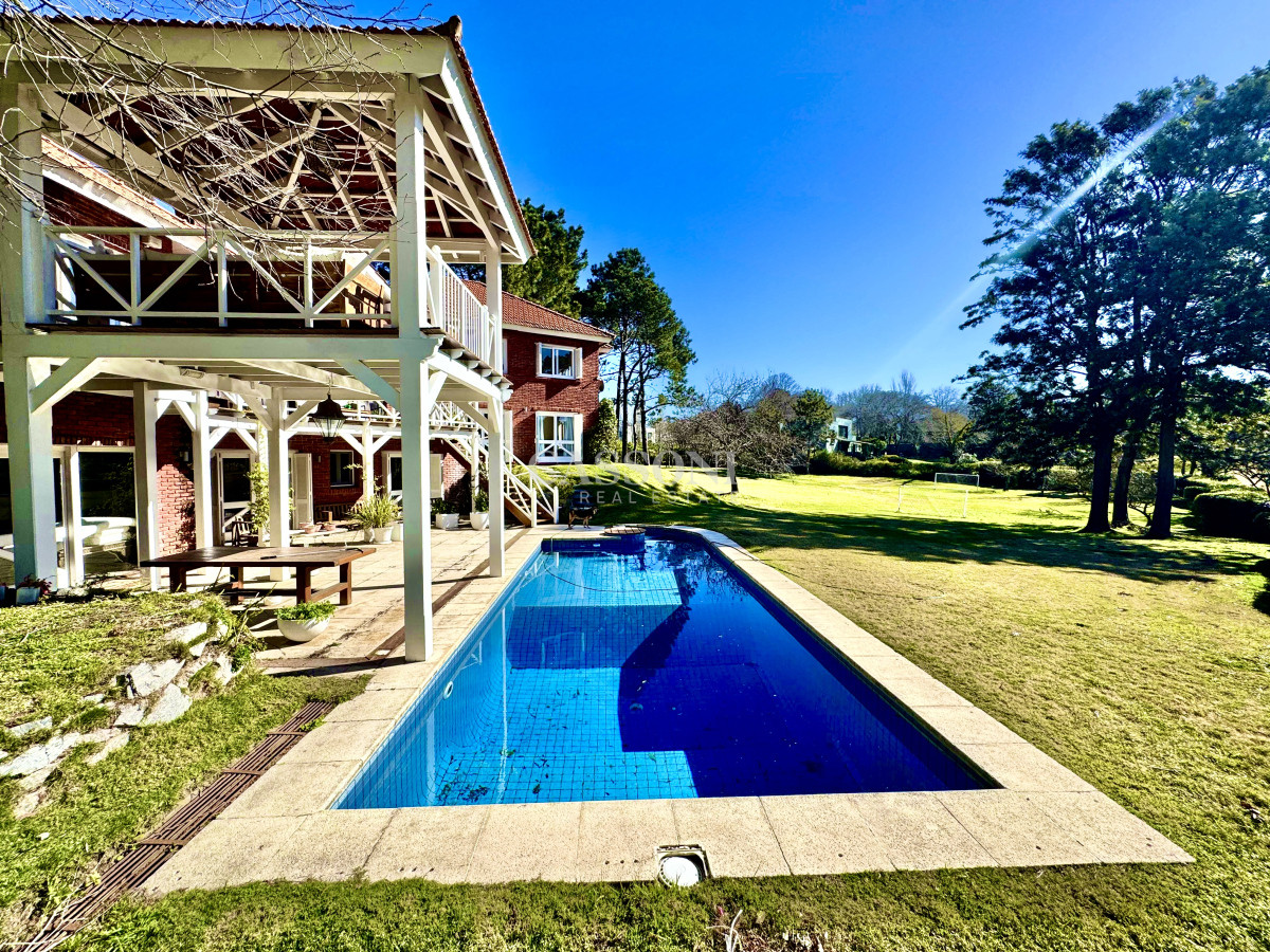 Casa ID.5010 - Residencia clásica con encanto colonial frente al golf