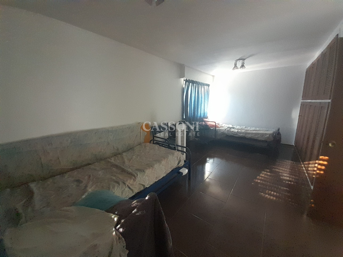 Casa ID.1828 - Alquiler Casa a 50 mts de Playa Mansa, 4 Dormitorios y Dependencia 