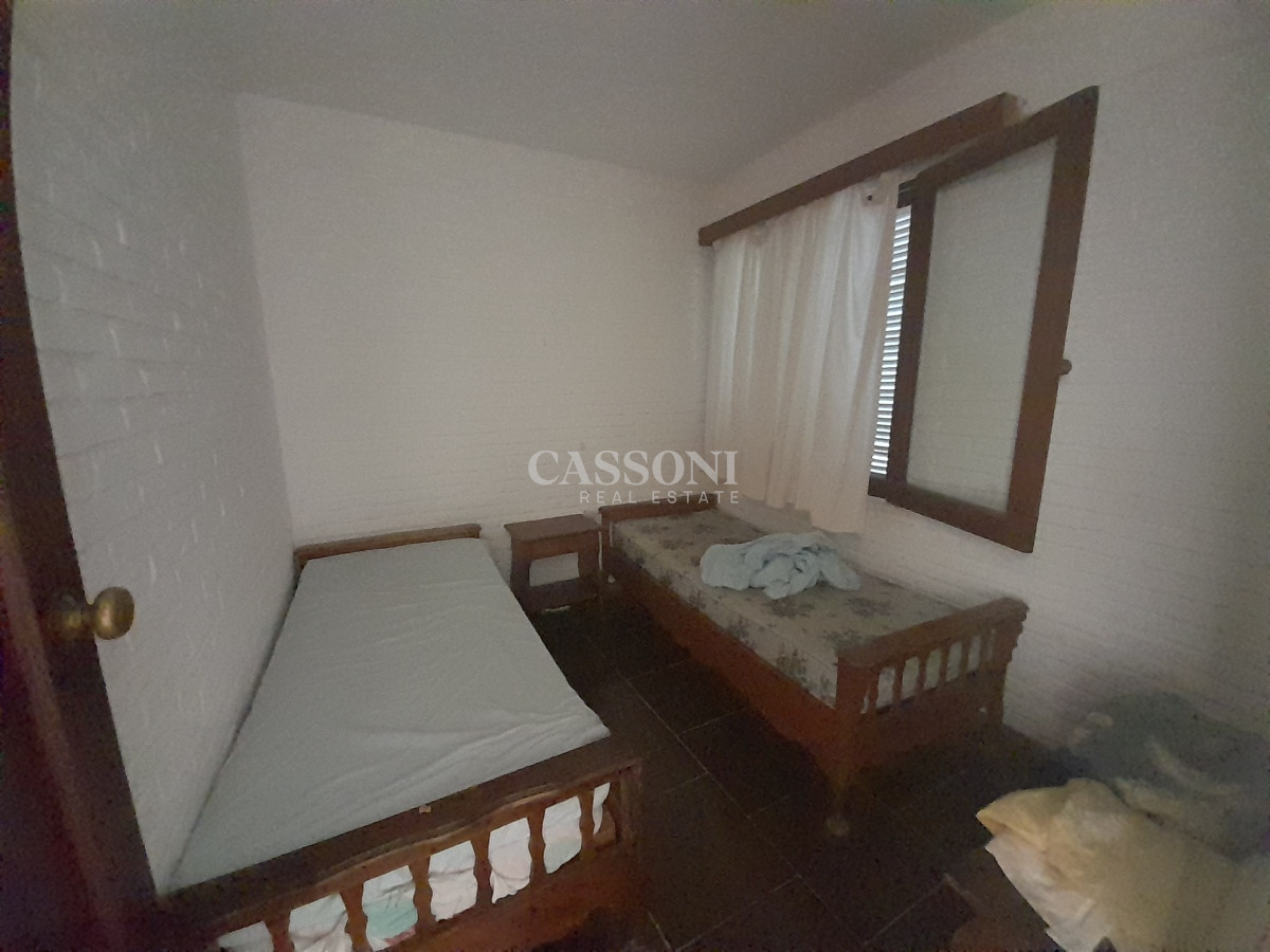 Casa ID.1828 - Alquiler Casa a 50 mts de Playa Mansa, 4 Dormitorios y Dependencia 