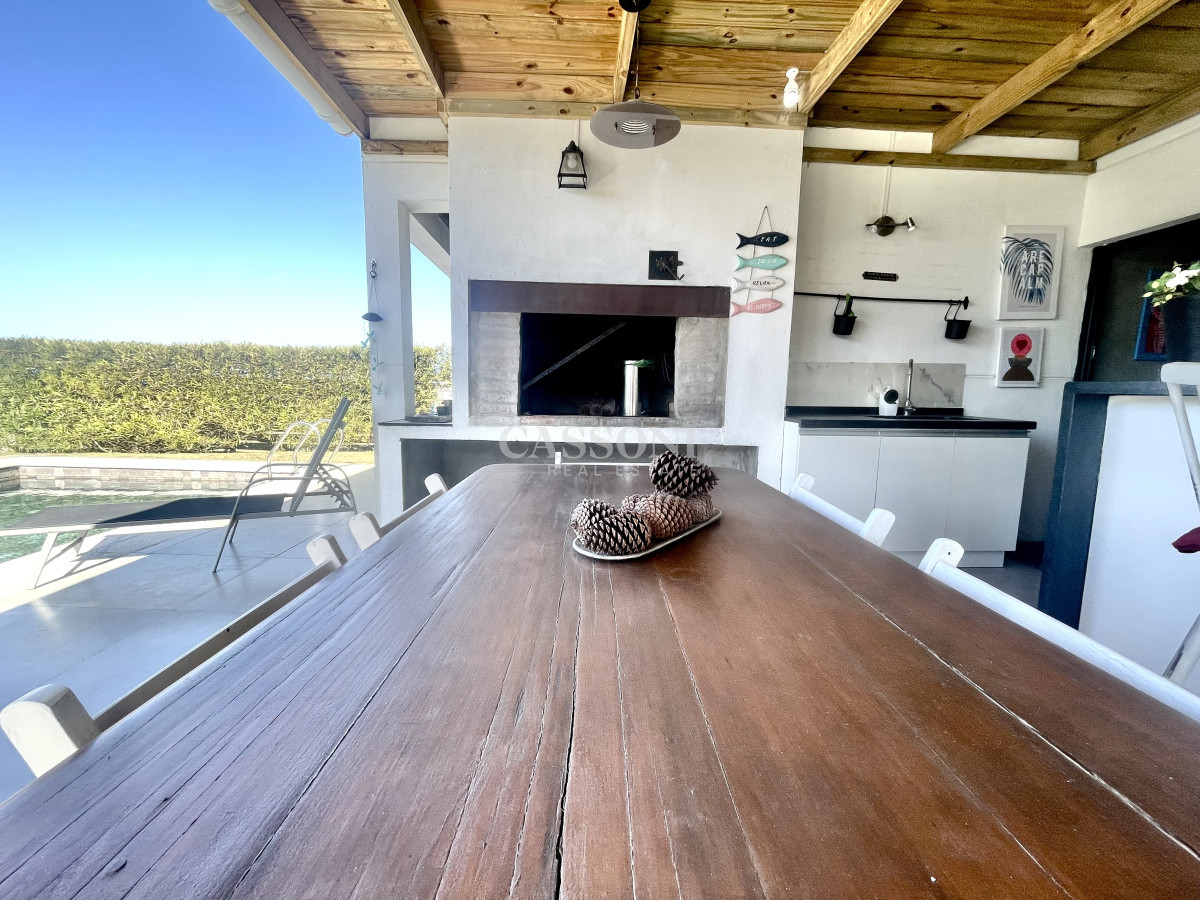 Casa ID.4995 - Alquiler  primera linea de montoya