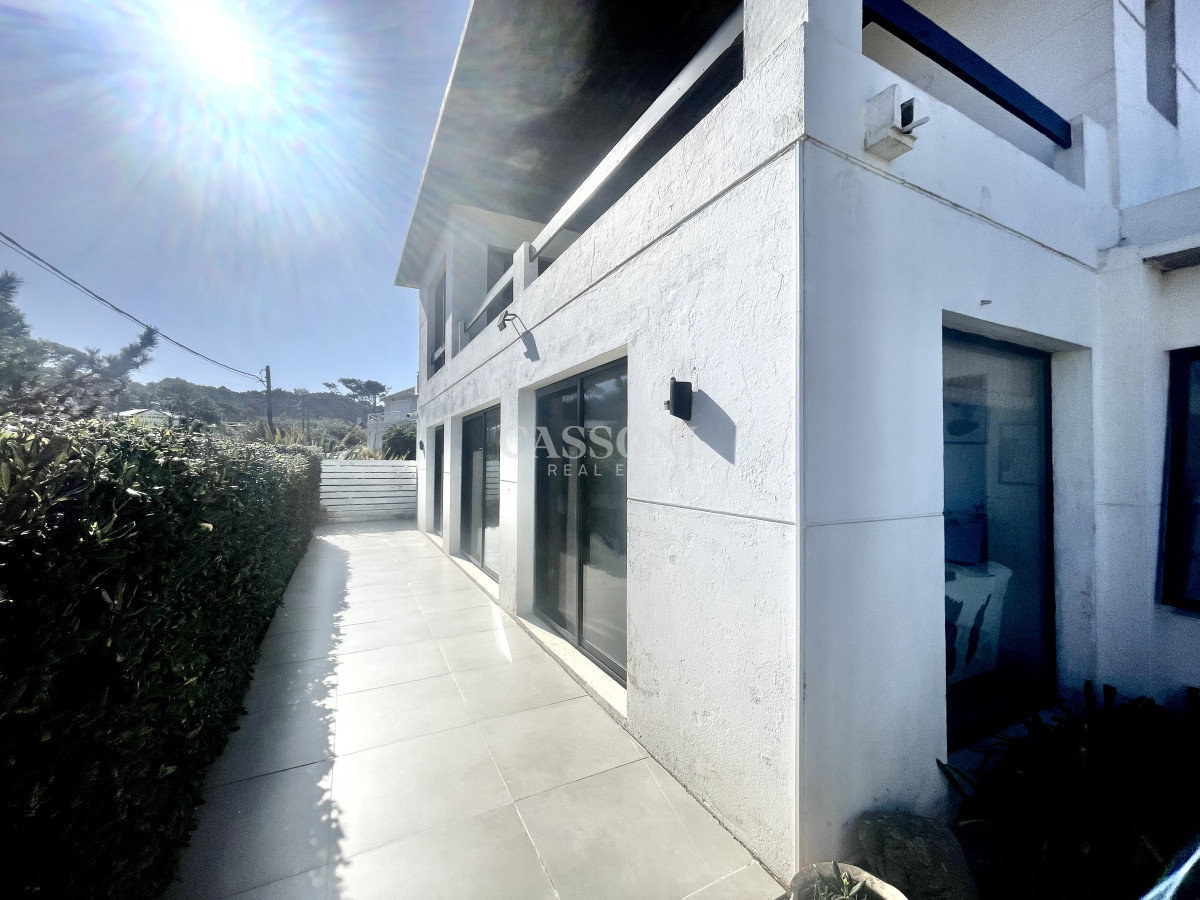 Casa ID.4995 - Alquiler  primera linea de montoya