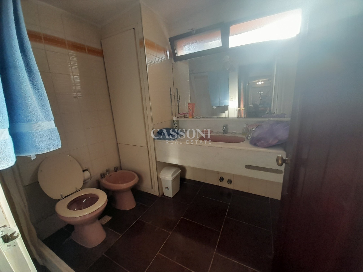 Casa ID.1828 - Alquiler Casa a 50 mts de Playa Mansa, 4 Dormitorios y Dependencia 