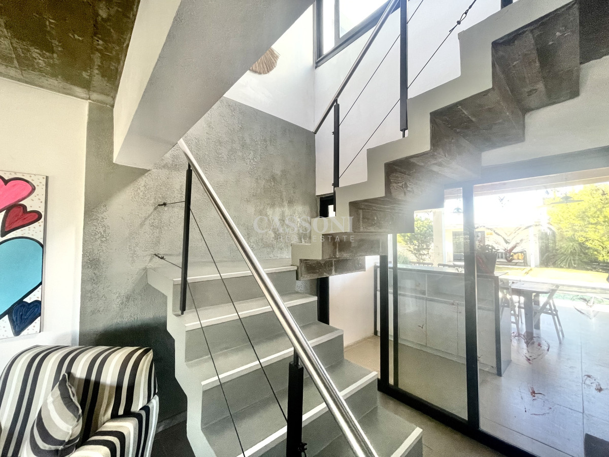 Casa ID.4995 - Alquiler  primera linea de montoya