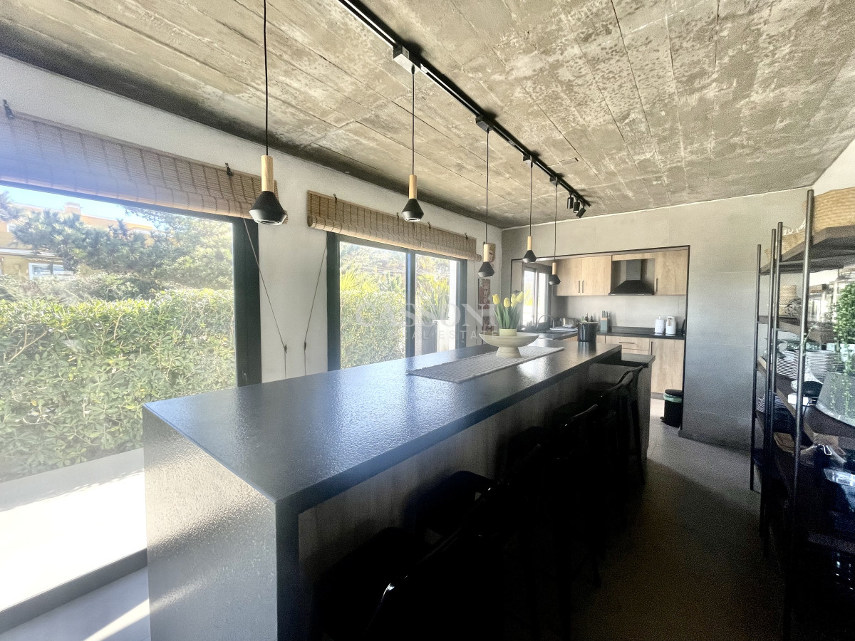 Casa ID.4995 - Alquiler  primera linea de montoya