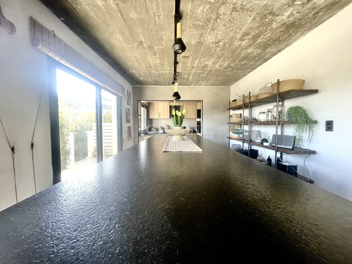 Casa ID.4995 - Alquiler  primera linea de montoya