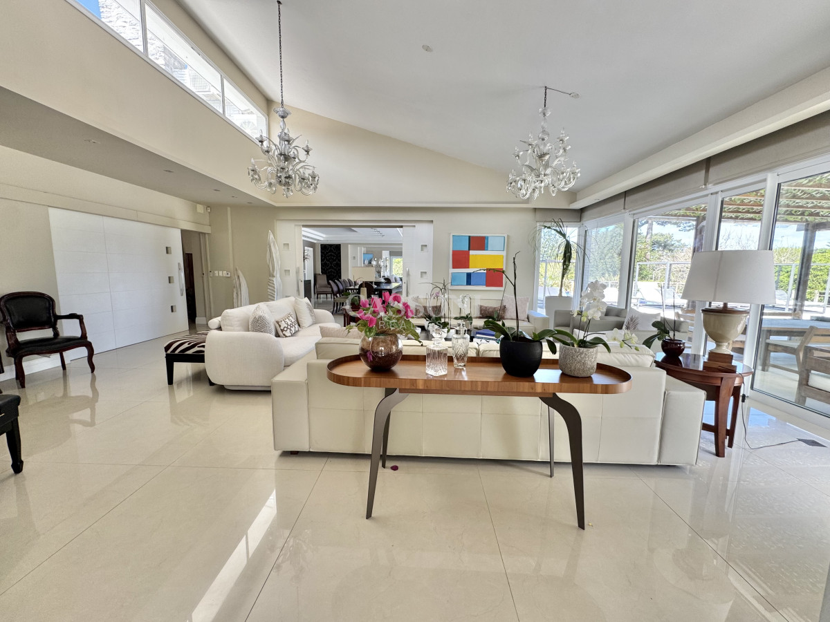 Casa ID.5098 - Espectacular Casa en Venta San Rafael
