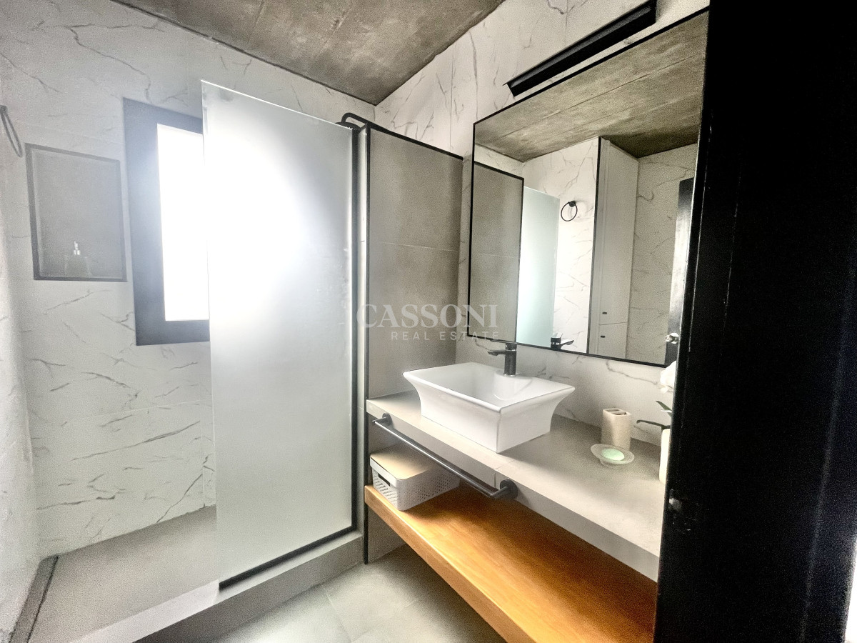 Casa ID.4995 - Alquiler  primera linea de montoya