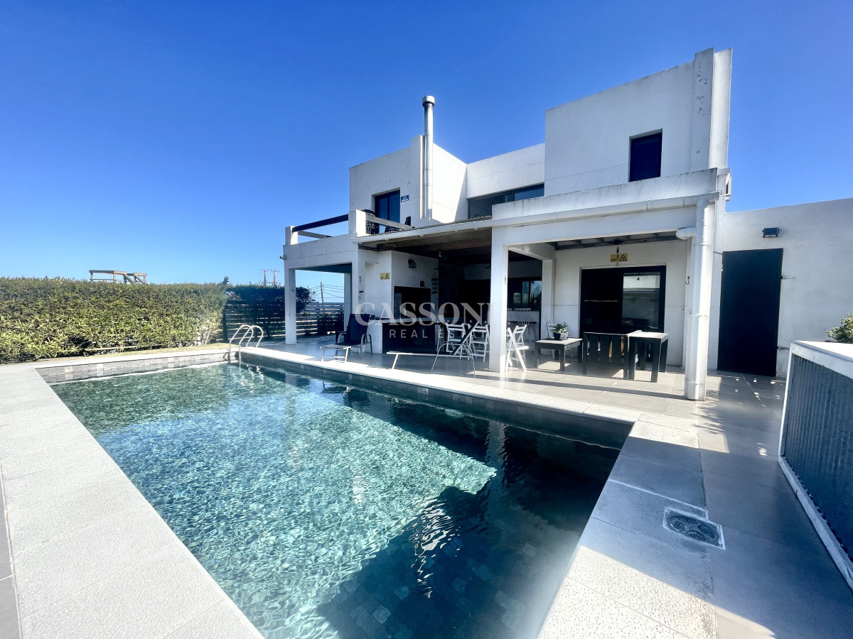Casa ID.4995 - Alquiler  primera linea de montoya