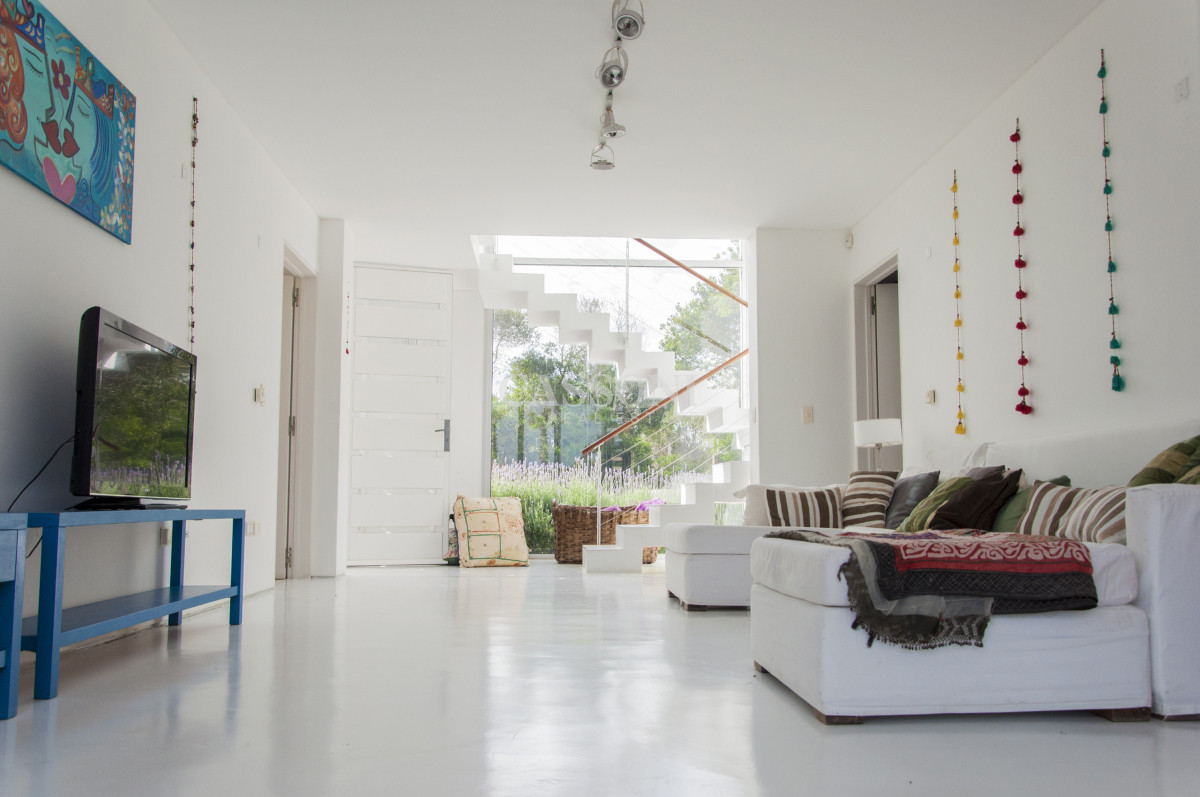 Casa ID.4953 - Una joya arquitectónica sobre el mar.