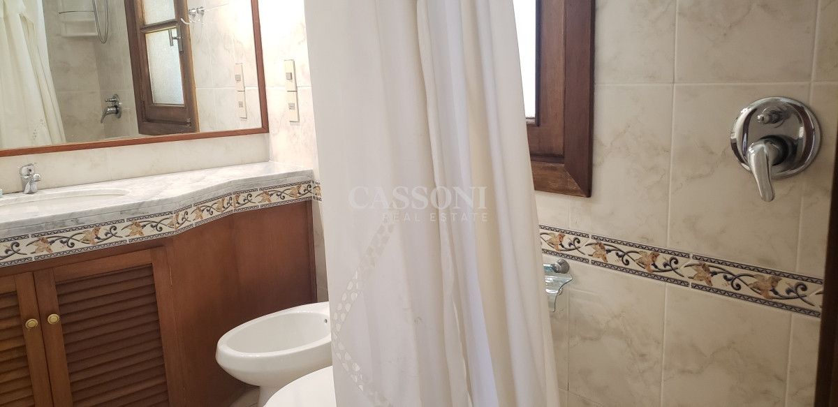 Casa ID.1783 - Venta Casa en Manzana Entera, Proyecto Aprobado para Edificio