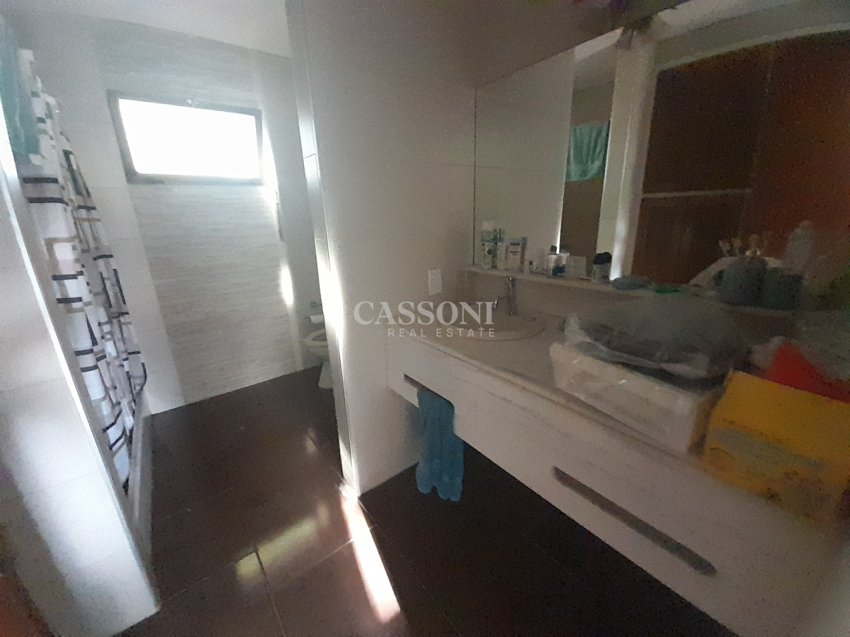 Casa ID.1828 - Alquiler Casa a 50 mts de Playa Mansa, 4 Dormitorios y Dependencia 