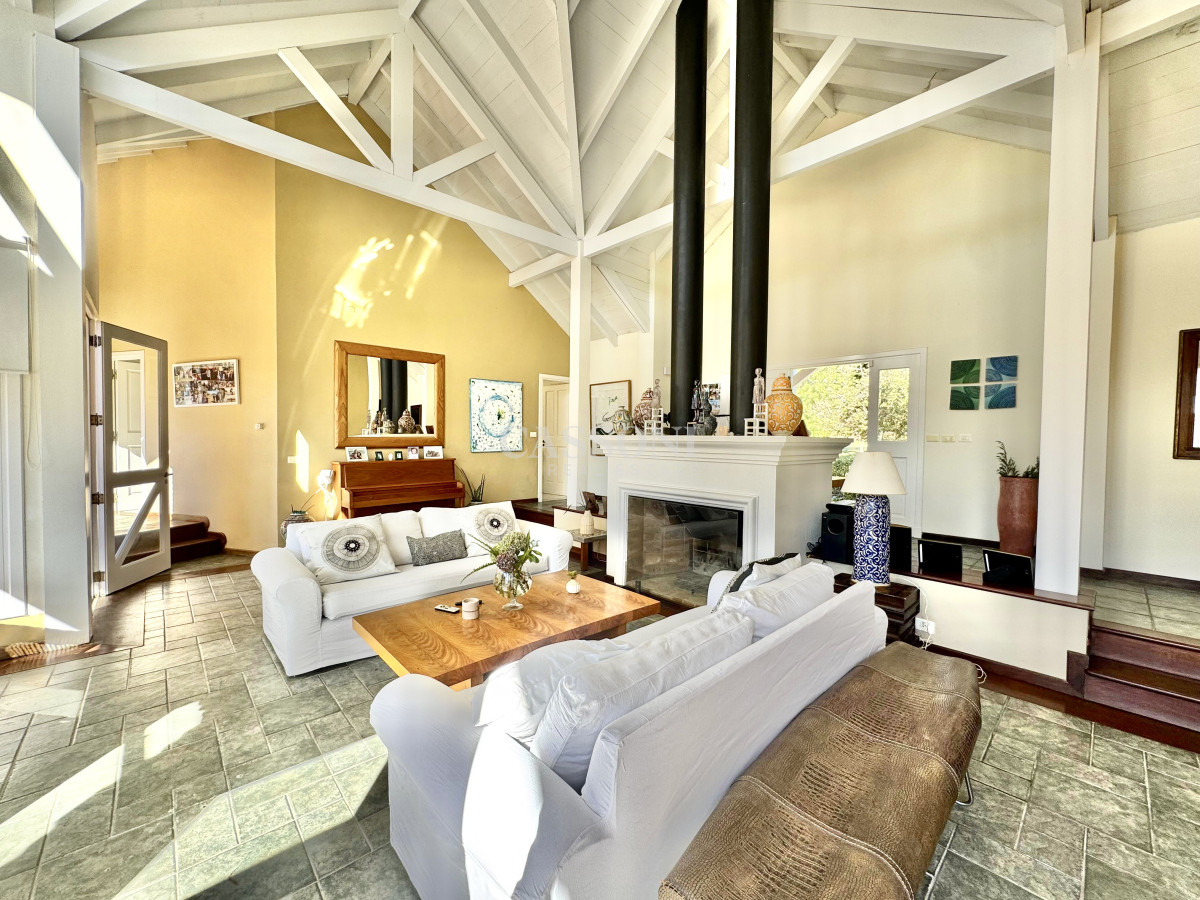 Casa ID.5010 - Residencia clásica con encanto colonial frente al golf