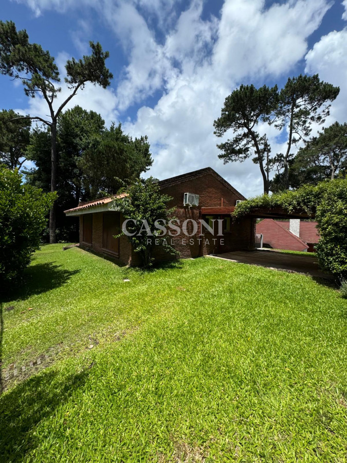 Casa ID.2430 - EN ALQUILER Y VENTA!  CASA DE 3 DORMITORIOS, BARRIO PINARES