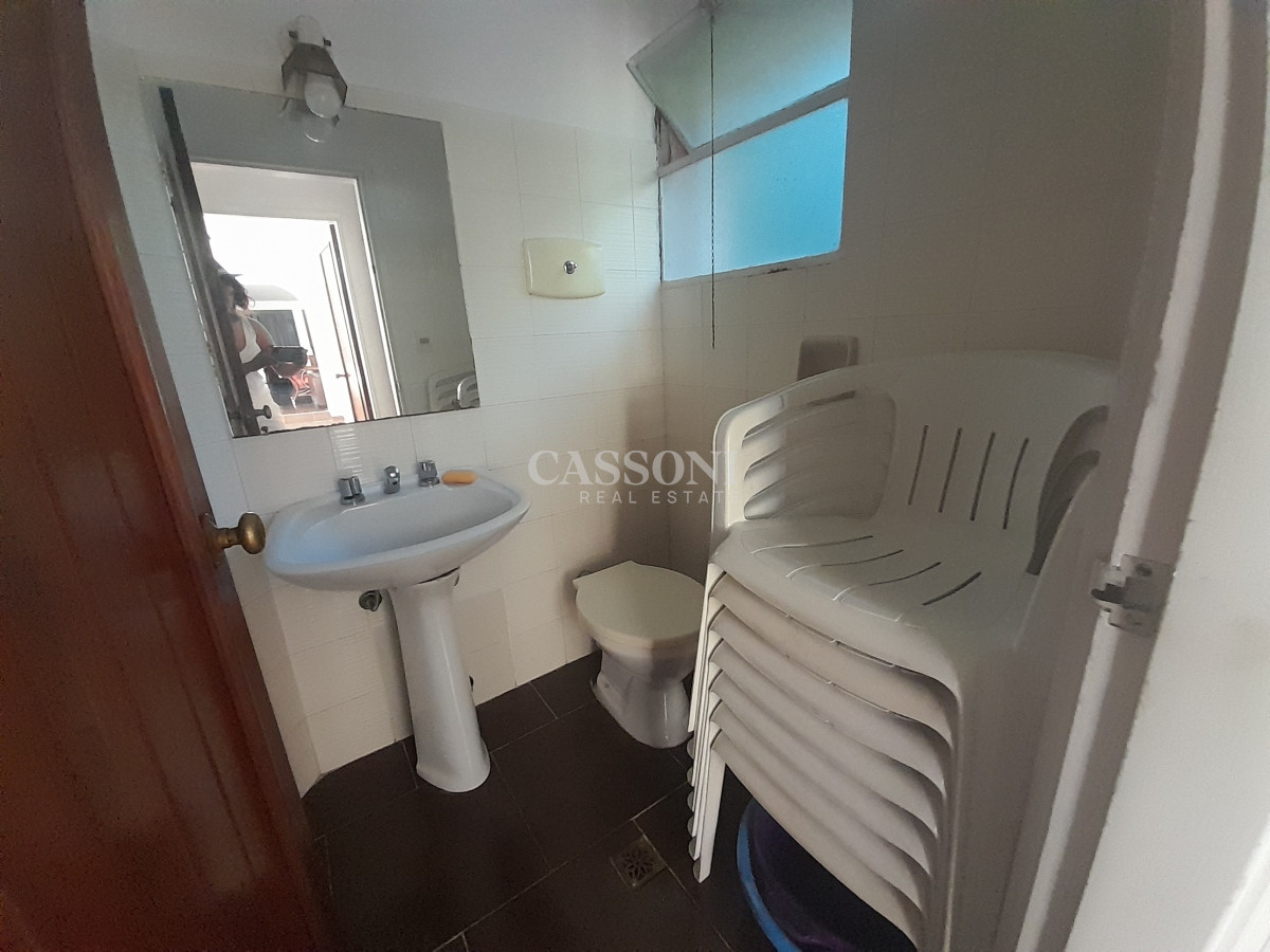 Casa ID.1828 - Alquiler Casa a 50 mts de Playa Mansa, 4 Dormitorios y Dependencia 