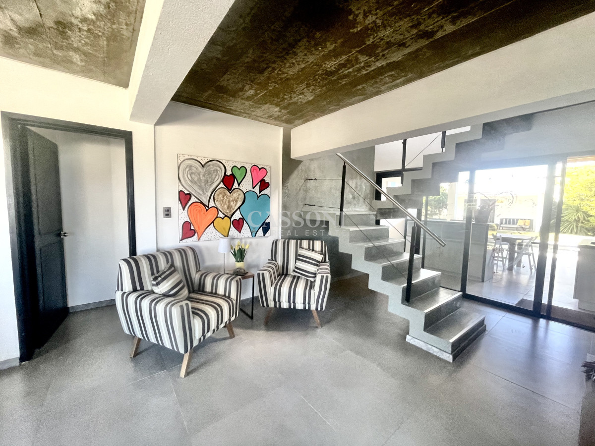 Casa ID.4995 - Alquiler  primera linea de montoya