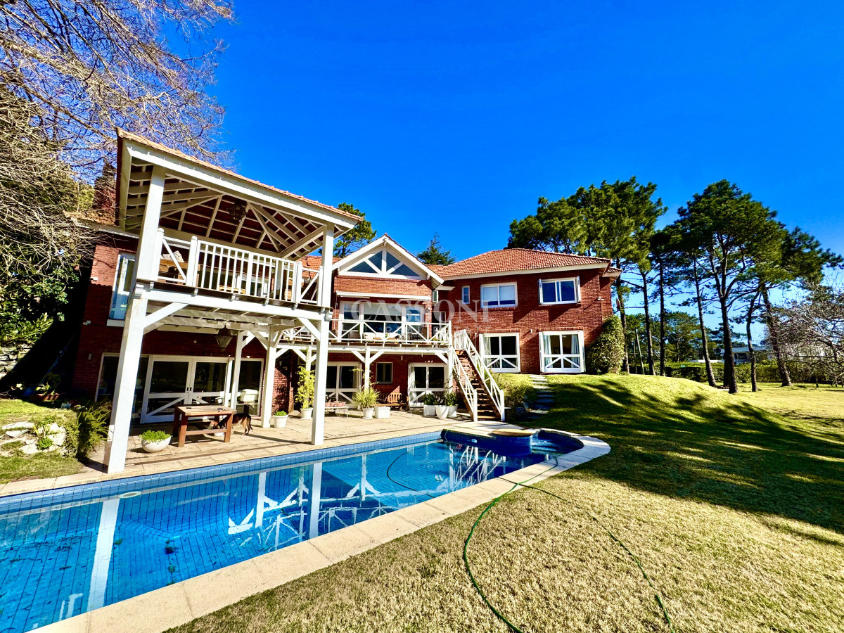 Casa ID.5010 - Residencia clásica con encanto colonial frente al golf