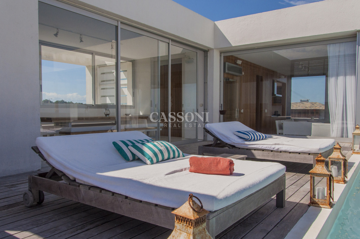 Casa ID.4953 - Una joya arquitectónica sobre el mar.