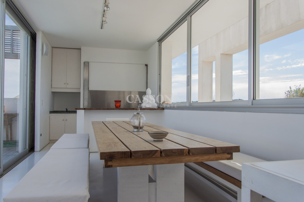 Casa ID.4953 - Una joya arquitectónica sobre el mar.