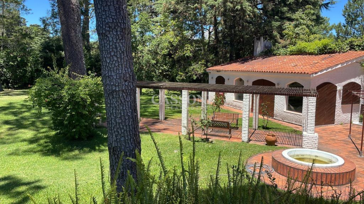 Casa ID.1260 - Casa 5 Dormitorios en Cantegril, Piscina, A metros de Playa Mansa 