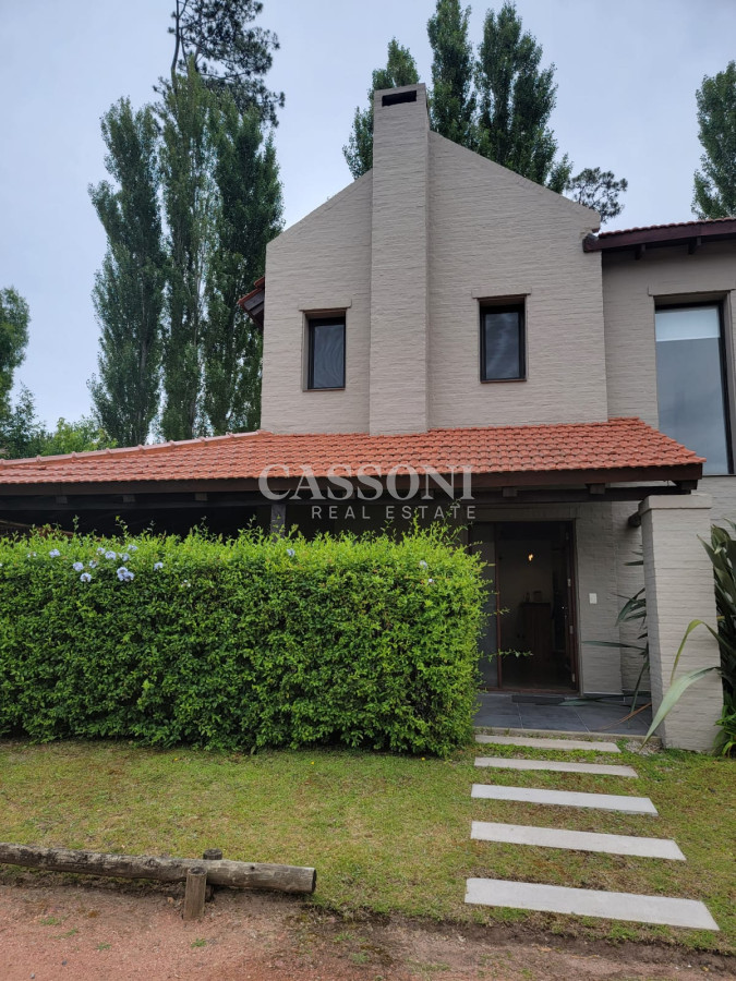 Casa ID.997 - Venta Casa Duplex 2 Dormitorios en Barrio Privado