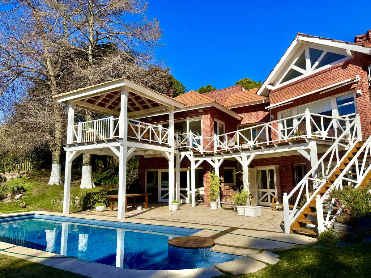 Casa ID.5010 - Residencia clásica con encanto colonial frente al golf