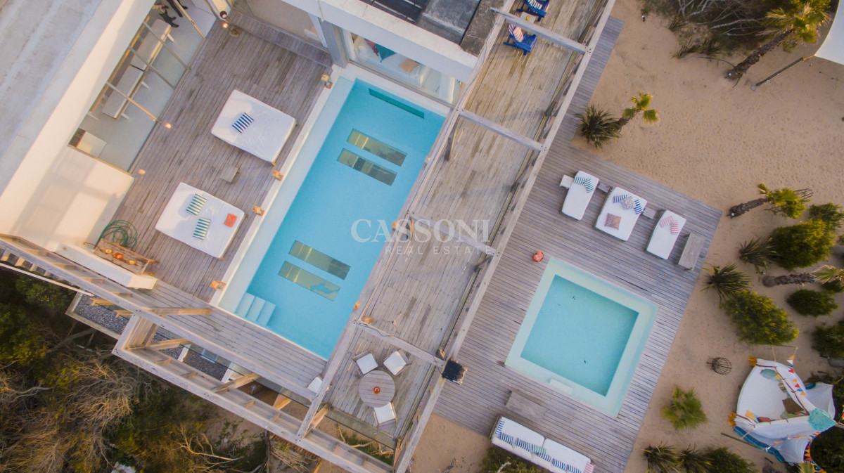 Casa ID.4953 - Una joya arquitectónica sobre el mar.