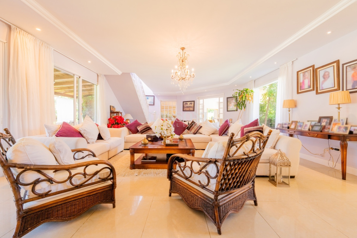 Casa ID.78 - Venta, Espectacular Residencia en Barrio Privado, La Arbolada  