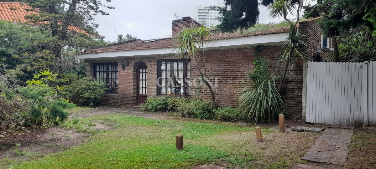 Casa ID.879 - Venta Casa de 3 Dormitorios, A pasos de Playa Brava 