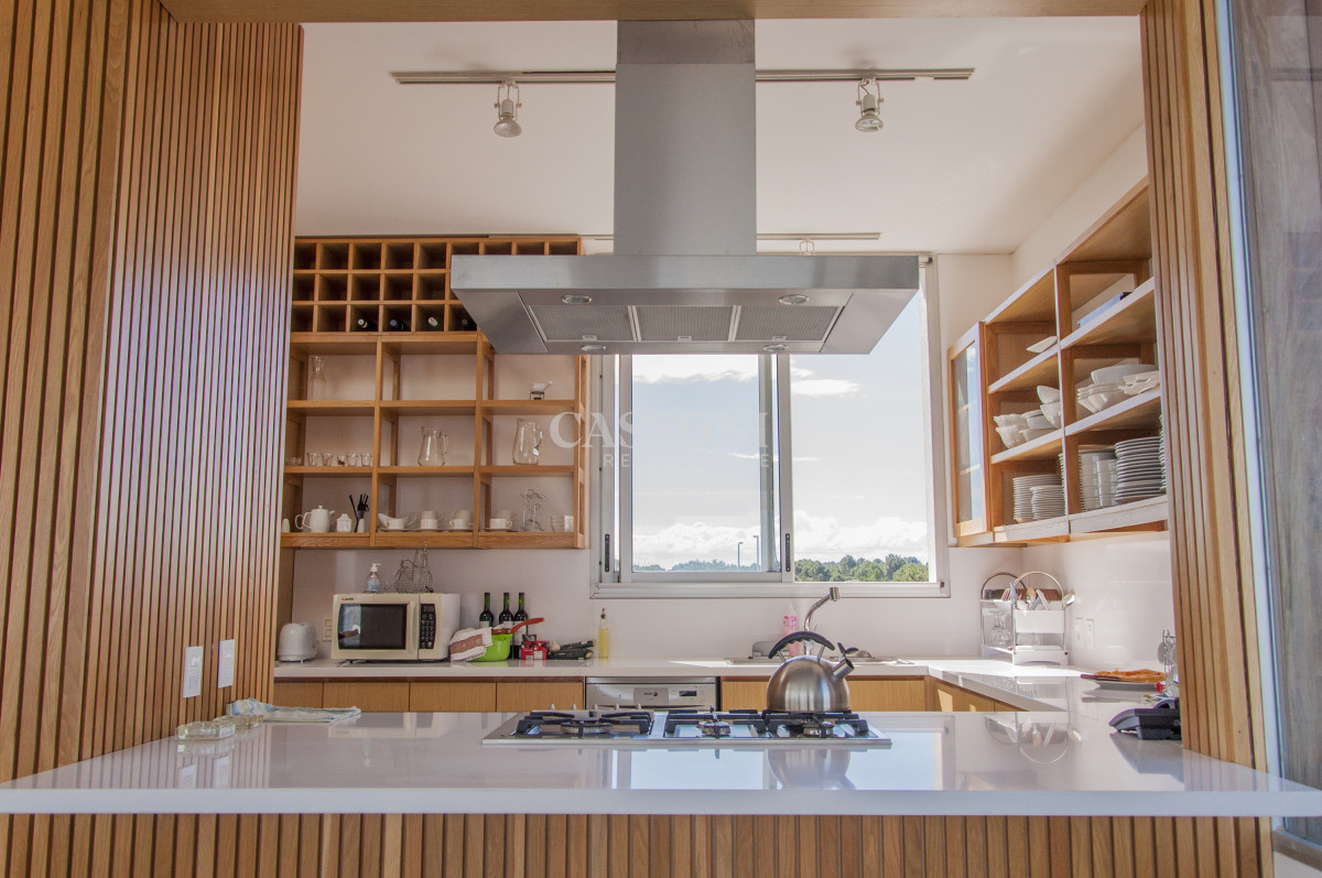 Casa ID.4953 - Una joya arquitectónica sobre el mar.